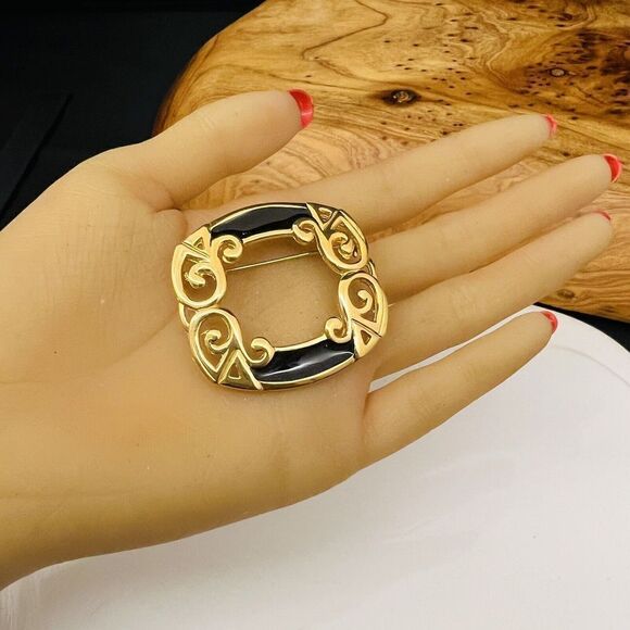 Vintage GINNIE JOHANSEN Gold Tone Black Enamel Brooch Open Work 4093 - Picture 6 of 9